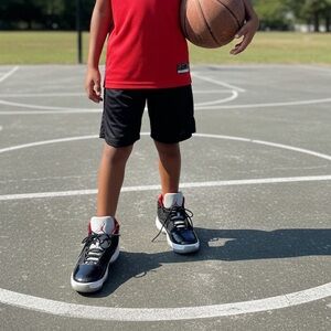 Nike Air Jordan Max Aura 2 Black White Wolf Grey Red size 7Y